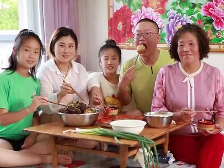 婆媳 8234617a60f494d33de2530fe736834d~tplv-dy-resize-origshort-autoq-75:330.jpeg?biz_tag=pcweb_cover&from=3213915784&s=PackSourceEnum_AWEME_DETAIL&sc=cover&se=false&x-expires=2006485200&x-signature=NgBxEqXKuzN8HE%2BbV1fYGOteteM%3D