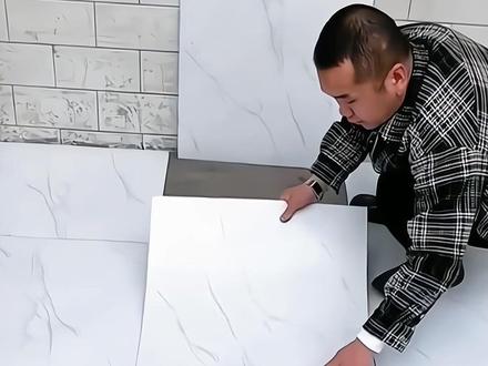 自贴地板革加厚耐磨防水家用 da3417ef8365e87325666aa01ece3cf4~tplv-dy-resize-origshort-autoq-75:330.jpeg?biz_tag=pcweb_cover&from=3213915784&s=PackSourceEnum_AWEME_DETAIL&sc=cover&se=false&x-expires=1985860800&x-signature=XAnCauT1g%2BQWJnd56e3yFRM2428%3D