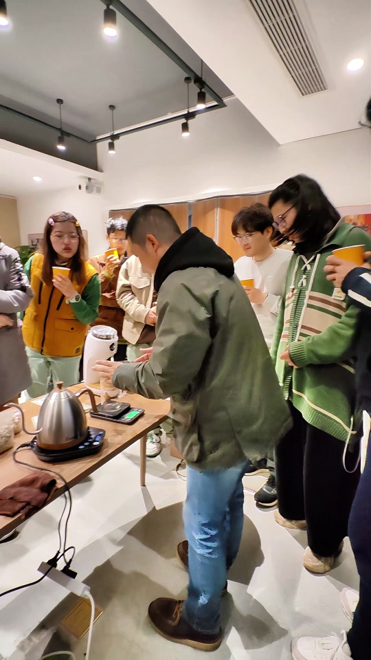东南大学：在#第二课堂 学习咖啡制作 #春日好食光 #大学课程 #咖啡日常