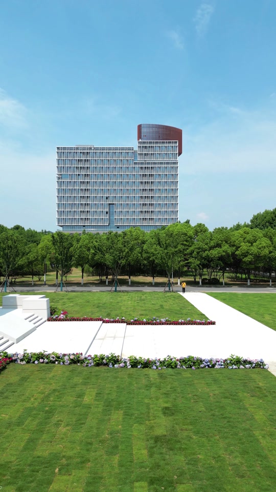 东南大学：打卡湖区新建筑，毕业照一定要来这里拍 #建筑之美 #2024高考 #住进风景里