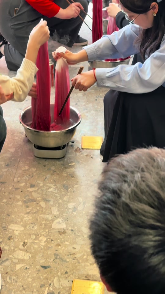 东南大学：四牌楼校区#最美樱花教室 变身染坊，赶快来打卡啊！#樱花美景 #春天必打卡的樱花胜地 #相约春天赏樱花 #南京樱花