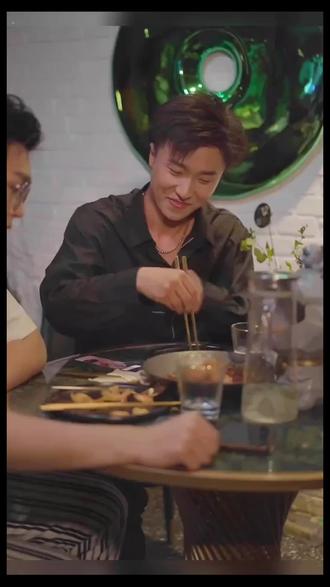 苹果13pro max镜头有灰怎么办 46f2d513c8a442f9a9a1dbb0e3dc1548~tplv-dy-resize-origshort-autoq-75:330.jpeg?biz_tag=pcweb_cover&from=3213915784&s=PackSourceEnum_AWEME_DETAIL&sc=cover&se=false&x-expires=1992664800&x-signature=lhqpBC6yKFRtU1tMjUfE2s4sxIQ%3D