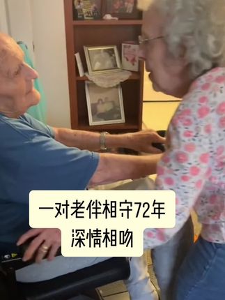 美国最大的免费演唱会 6c0109e56bb34959b0f3a117c28c11b1~tplv-dy-cropcenter:323:430.jpeg?biz_tag=pcweb_cover&from=3213915784&s=PackSourceEnum_PUBLISH&sc=cover&se=true&sh=323_430&x-expires=1984323600&x-signature=H3Xb91xLix227BOsPBHEG9dPoLs%3D