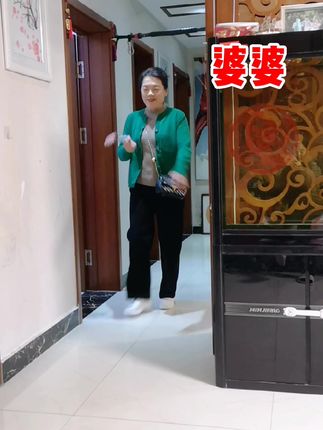 有哪些好看的书桌 896dbfb60083449fa27a5771329b4742_1666945898~tplv-dy-cropcenter:323:430.jpeg?biz_tag=pcweb_cover&from=3213915784&s=PackSourceEnum_PUBLISH&sc=cover&se=true&sh=323_430&x-expires=1987448400&x-signature=MbBO7rbZTQk6v0bBgybUhIrkIE0%3D