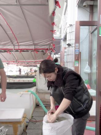 蜜蜂几月取蜜 9349054c0f4c4fbf9ed4082aadd0c324_1695326596~tplv-dy-resize-origshort-autoq-75:330.jpeg?biz_tag=pcweb_cover&from=3213915784&s=PackSourceEnum_AWEME_DETAIL&sc=cover&se=false&x-expires=2010736800&x-signature=LZPx27BZ3E8QaDUw1OIGPaSmtBM%3D