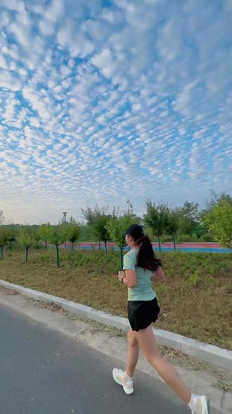 付费知识值不值 cb467db5b1824ad9aedaff99b2a86c39_1693613516~tplv-dy-resize-origshort-autoq-75:330.jpeg?biz_tag=pcweb_cover&from=3213915784&s=PackSourceEnum_AWEME_DETAIL&sc=cover&se=false&x-expires=2010600000&x-signature=yceRnFNNCdB1vQZzFhWy51zmirs%3D