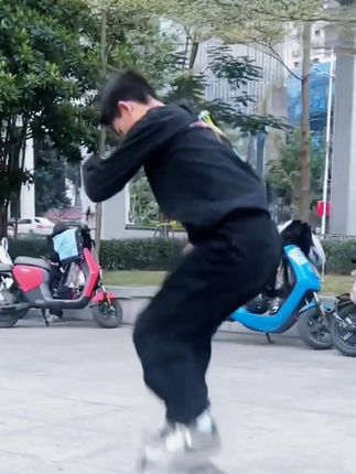 小飞机怎么画呀 e3faa7ae63e54695be76df969b0067b1_1672719030~tplv-dy-cropcenter:323:430.jpeg?biz_tag=pcweb_cover&from=3213915784&s=PackSourceEnum_PUBLISH&sc=cover&se=true&sh=323_430&x-expires=1990231200&x-signature=bS2q033qa2bbos%2Fu7k%2BLYxrLqvM%3D