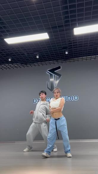 草莓是什么样子的 o8BF2HC6IDWkHAaANulARneBKQPLCipbgA5eR9~tplv-dy-resize-origshort-autoq-75:330.jpeg?biz_tag=pcweb_cover&from=3213915784&s=PackSourceEnum_AWEME_DETAIL&sc=cover&se=false&x-expires=2012619600&x-signature=KOqiwaVSywjqpJciNpwq6b4Bv80%3D