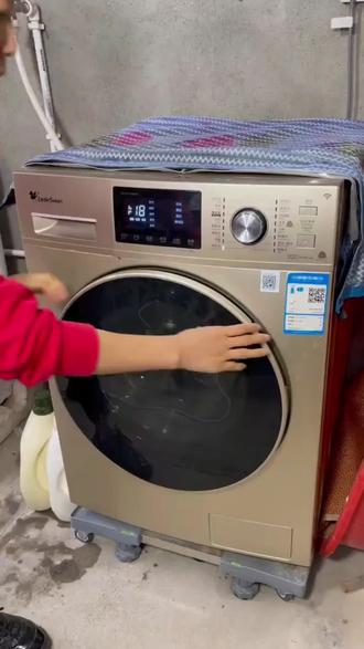 熨烫机手持使用 oYEpy9BlQBGRbeeRUZcnvgBANrAbAB8SmIZ1Dk~tplv-dy-resize-origshort-autoq-75:330.jpeg?biz_tag=pcweb_cover&from=3213915784&s=PackSourceEnum_AWEME_DETAIL&sc=cover&se=false&x-expires=2010290400&x-signature=BPzfbRiriWJL7kOq%2FR%2F2hBXvKK4%3D