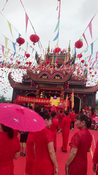 苹果新品发布会iphone 15值得买 osgAAo2YzIkSAFEBA3fCDOeTjBNtyWAEhXg5Ag~tplv-dy-resize-origshort-autoq-75:330.jpeg?biz_tag=pcweb_cover&from=3213915784&s=PackSourceEnum_AWEME_DETAIL&sc=cover&se=false&x-expires=2010765600&x-signature=8lKaxBFIuKS0FHWppBHl3rfPUKc%3D