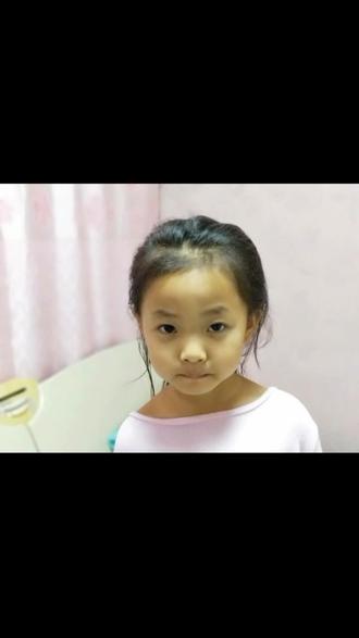 二女儿纯素颜,颜值担当小美女
