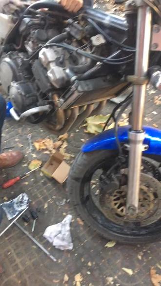 #机车机车机车 CB400换油门线!24年油门线第一次换!店里维修师傅征个婚!28岁了女孩的手还没牵过!