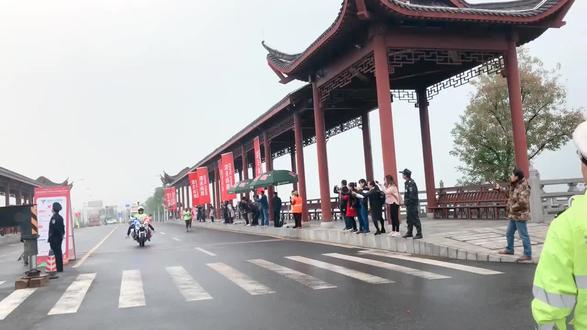 常德马拉松比赛最先过15公里的三名选手#湖南常德