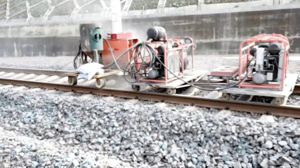 在给钢轨治病 #成雅铁路 分路不良