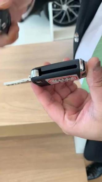 教大家如何更换斯柯达钥匙电池的方法