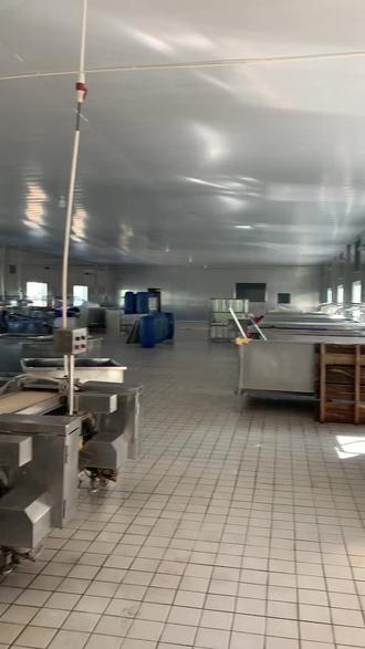 海南的椰汁、椰果加工厂。