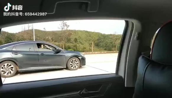 凌渡VS思域百公里加速度,真实地感受下视频里的刺激性,结果法拉域还是快一点点