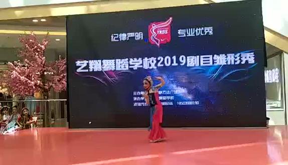 年龄8岁,舞蹈考证5级,首次独舞表演。👍👍👍