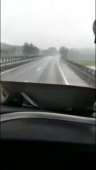 中国重汽 豪沃T7H驾驶室漏雨,有没有同款的?