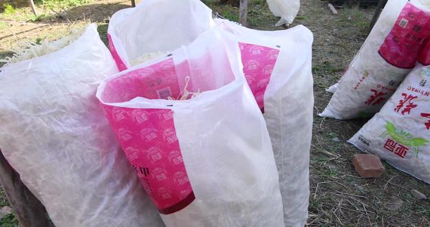 快来围观鄂州农家传统小吃豆丝的制作过程