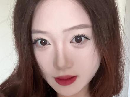 张雪峰42岁逝世,朱之文43岁第一次登台唱歌,人生很奇妙。