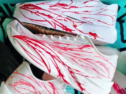 小朋友自己DIY心跳
#跑鞋 #碳板跑鞋 #抽象