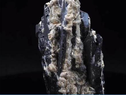 黑钨矿与白钨矿有哪些区别?#黑钨矿#白钨矿 #选矿设备厂家 #赣州东能科技