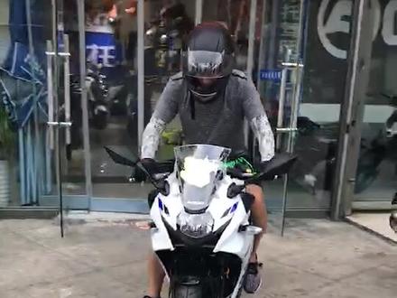 #铃木gsx250r 恭喜兄弟喜提GSX250新版花,新手驾到、请多包涵🤝🤝