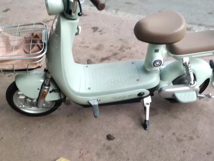 爱玛电动车小熊款的后座垫拆卸方法。 #手推车 #电动车 #儿童自行车 #儿童车 #爱玛电动车