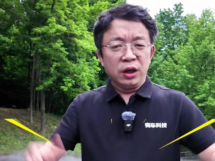 吉利银河星耀7,作为15万内唯一的四驱电混轿车,驾控表现确实很稳,在山路行驶爽极了,关键油耗还低。#吉利银河星耀7 #全球首款2L5秒级四驱中级电混轿车