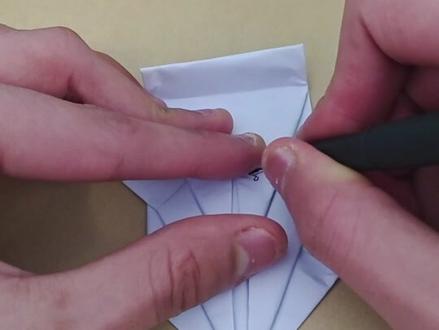 没想到看不见之后折出来的纸飞机还是这么霸气嘿嘿,2026年腾飞#视障 #手工diy #纸飞机 #童年回忆