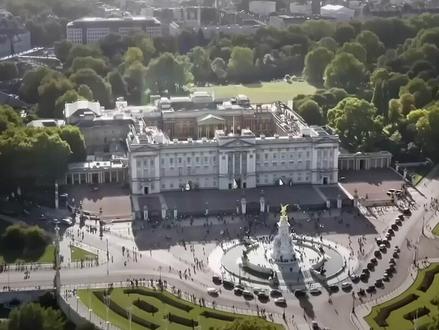 安德鲁流放生活有多惨?安妮看不下去求情,威廉始终不让步 安妮公主和爱德华王子多次为安德鲁王子求情,却遭到威廉王子的强硬拒绝,王室内部分歧彻底摆上台面。安德鲁因丑闻被剥夺头衔,从豪华皇家别墅搬至简陋农舍,无佣人照料、处境落魄,昔日王子的当下处境,也让这场王室拉扯更具看点。#王室拉扯名场面 #安德鲁流放实锤 #安妮求情被拒 #威廉硬刚王室 #昔日王子今落魄 #英国王室大瓜 #安德鲁农舍生活 #安妮护弟名场面 #威廉态度强硬 #安德鲁丑闻后续 #王室内部矛盾 #英国王室秘闻 #安德鲁无佣人照料 #王室恩怨日常 #安德鲁落魄现状 #安妮多次求情 #威廉拒松口 #英国王室争议 #安德鲁被贬农舍 #王室名场面
#安德鲁流放 #安妮求情被拒,#威廉硬刚王室,#王室内部分歧,#安德鲁丑闻后续,#昔日王子落魄现状,#英国王室猛料,#王室恩怨拉扯,#安德鲁农舍生活,#安妮护弟,#威廉态度强硬,#英国王室秘闻,#安德鲁无佣人照料,#安德鲁被贬,#英国王室争议