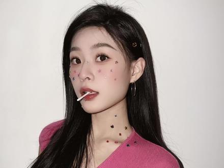 老婆们想要的“星星贴纸p图教程”来咯!!速速验收!!
快进⬇️
⏩捏脸:00:07-00:47
⏩调色滤镜:00:47-01:23
#宅家拍 #星星贴纸 #星星贴纸妆容 #星星贴纸教程 #拍照技巧