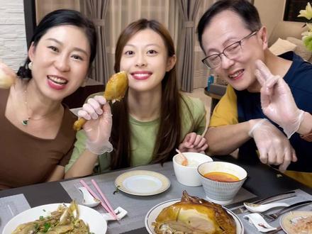 女儿不是我生,却如我生一般对待,孩子逗人爱,真是特别的缘分,愿我们的小家一直这样和谐,幸福~#香港 #二婚 #婚后生活 #一定是特别的缘分