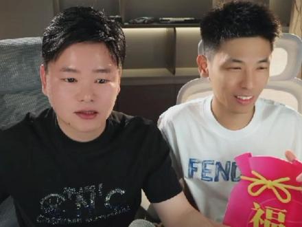 宝哥谈自己首秀人气票战绩,弹幕:嗯,没错,差点被橘子头办烂了#旭旭宝宝 #旭旭宝宝大马猴 #DNF狂人 #旭旭宝宝传媒公司 #易阳