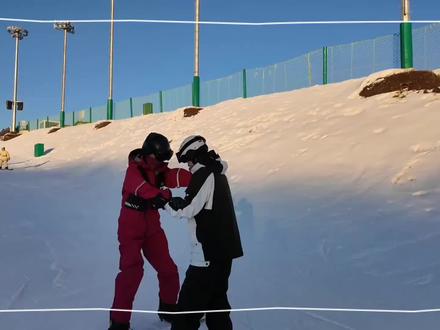 啊啊啊啊啊啊放饭了放饭了!!!!滑雪🏂🏻🏂🏻vlog来了@郝熠然 @云旗Yunqi #云旗 #郝熠然 #滑雪