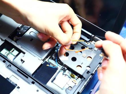 ThinkPad P52移动工作站笔记本电脑拆机清灰换硅脂
