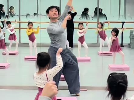 #开学第一课 #快乐小马幼儿舞蹈 开心快乐的一节课#日常练舞记录