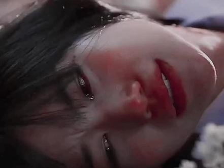 世界上其实根本没有感同身受这回事,针不刺到别人身上,他们就不知道有多痛。
——《深海里的星星》
他人没有经历过你的苦楚,便感受不到其带来的真切痛苦,他们只会说着不痛不痒的安慰话语
如人饮水,冷暖自知
所以,不要寄希望于别人会理解自己,一旦对方无法感同身受,反而徒增一层烦恼
#情感音乐 #人生感悟 #人生 #感同身受