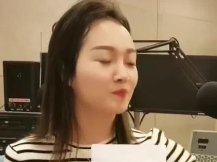 #慈溪 FM106.4女主播,带你过不一样的#520。“你拿什么新闻线索来镇住我。”#520礼物 #女主播