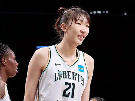 女篮国手韩旭接受资质报价,与WNBA球队纽约自由人续约 #韩旭续约纽约自由人 #韩旭与纽约自由人续约#韩旭@抖音小助手
