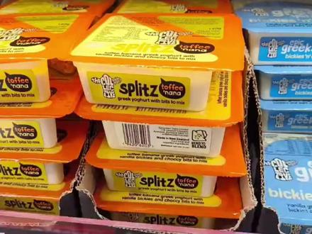 国外超市的零食包装上都写了什么? 今日学习归纳:
split 分开/分开的东西
/splɪt/
toffee 太妃糖
/ˈtɒfi/
greek 希腊的
/ɡriːk/
yoghurt 酸奶
/ˈjɒɡət/
vanilla 香草味的
/vəˈnɪlə/
bickies=biscuits 饼干
choccy=chocolate巧克力的
consume 消耗/吃掉
/kənˈsjuːm/
wink 眨眼(示意)
/wɪŋk/
坚持学习,见证进步!#英语学习 #实用英语 #实用英语口语 #日常英语 #每日英语