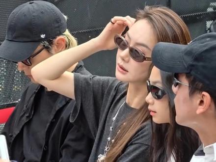 蔡依林演唱会偶遇戚薇一家三口!Lucky侧颜曝光,跟戚薇一模一样#追星人的夏日碎片 #蔡依林uglybeauty演唱会 #戚薇一家三口 #戚薇李承铉