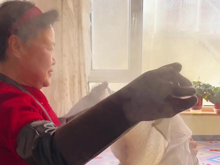 热毛巾包头烫发后续来啦…看看婆婆30年手艺重出江湖,大锅烫头的效果如何#大连婆婆#老式烫头发 #烫头是一场豪赌 #新年烫发