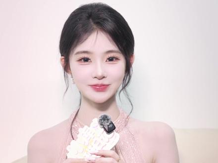 让我们恭喜这个小库,欧气拉满,终于采到SK 卡卡!整场表现直接给到一个夯!
#sk #团播 #sk月度盛典 #sk卡卡 #小库探班日记