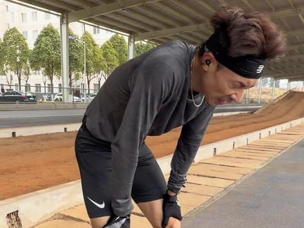 12km 马配节奏跑 昨晚车厘子吃多了,肚子一夜不舒服,搞得也没睡好,我没告诉 AI这件事,他让我今天不要快,3分10秒配速跑下来,最后一公里冲一冲就行了,好的,最后一公里2分45。