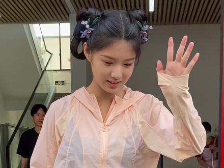 导演说等到18岁就捧她做女一号,将来和赵丽颖刘亦菲一样红!#艾米