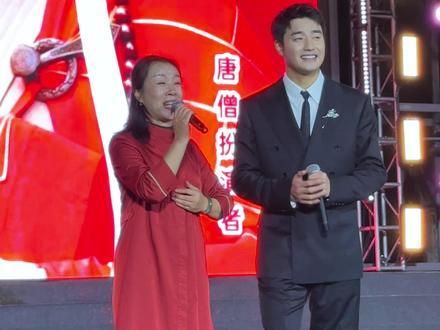 闫东老师与他的妈妈同台,祝所有的妈妈母亲节快乐! #长春动植物公园 #闫东 #王岩 #母亲节