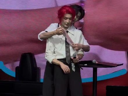 云旗操控郝熠然丢巧克力