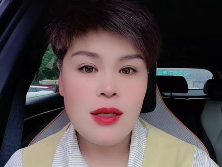 林丽不是一个有智慧的女人。输就输在他没有格局,没有眼界就图嘴做图嘴痛快。林丽输的很惨。厉家赢的盆满钵满。厉家的团结有目共睹。
厉怀远的奶奶,爸爸妈妈,大哥,小妹,大嫂集体带货。一家人的团结是有目共睹。而林丽永远都是一个人在那发生。一手好棋。打的稀巴烂。